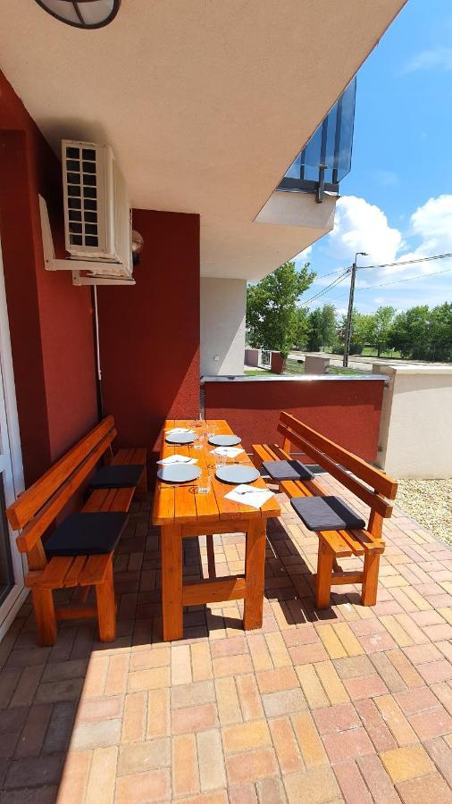 Aqua Apartman Tiszaújváros Dış mekan fotoğraf