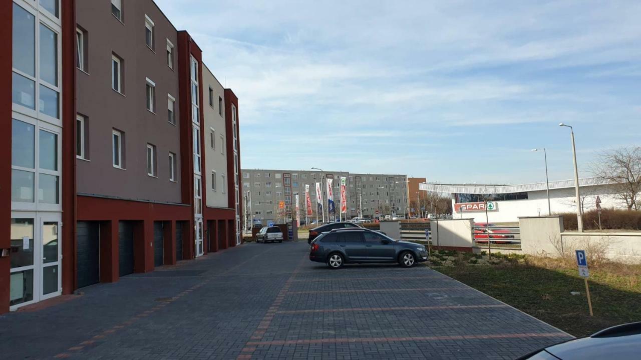 Aqua Apartman Tiszaújváros Dış mekan fotoğraf