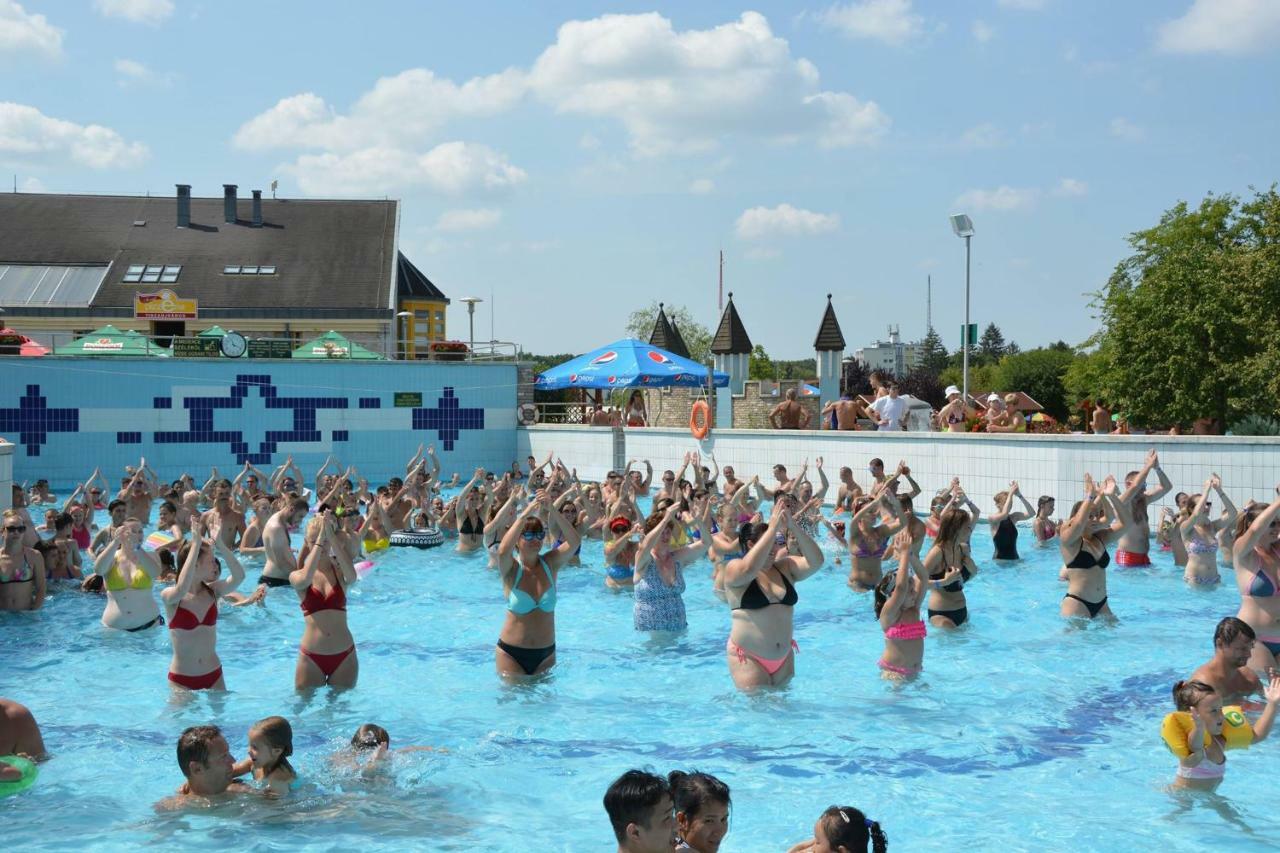 Aqua Apartman Tiszaújváros Dış mekan fotoğraf