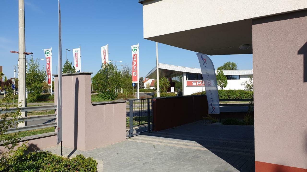 Aqua Apartman Tiszaújváros Dış mekan fotoğraf